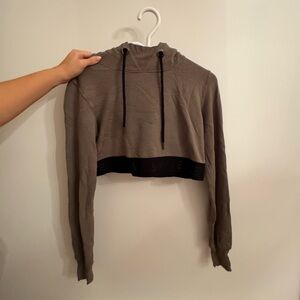 Kendall & Kylie Women's Army Green Cropped Hoodie